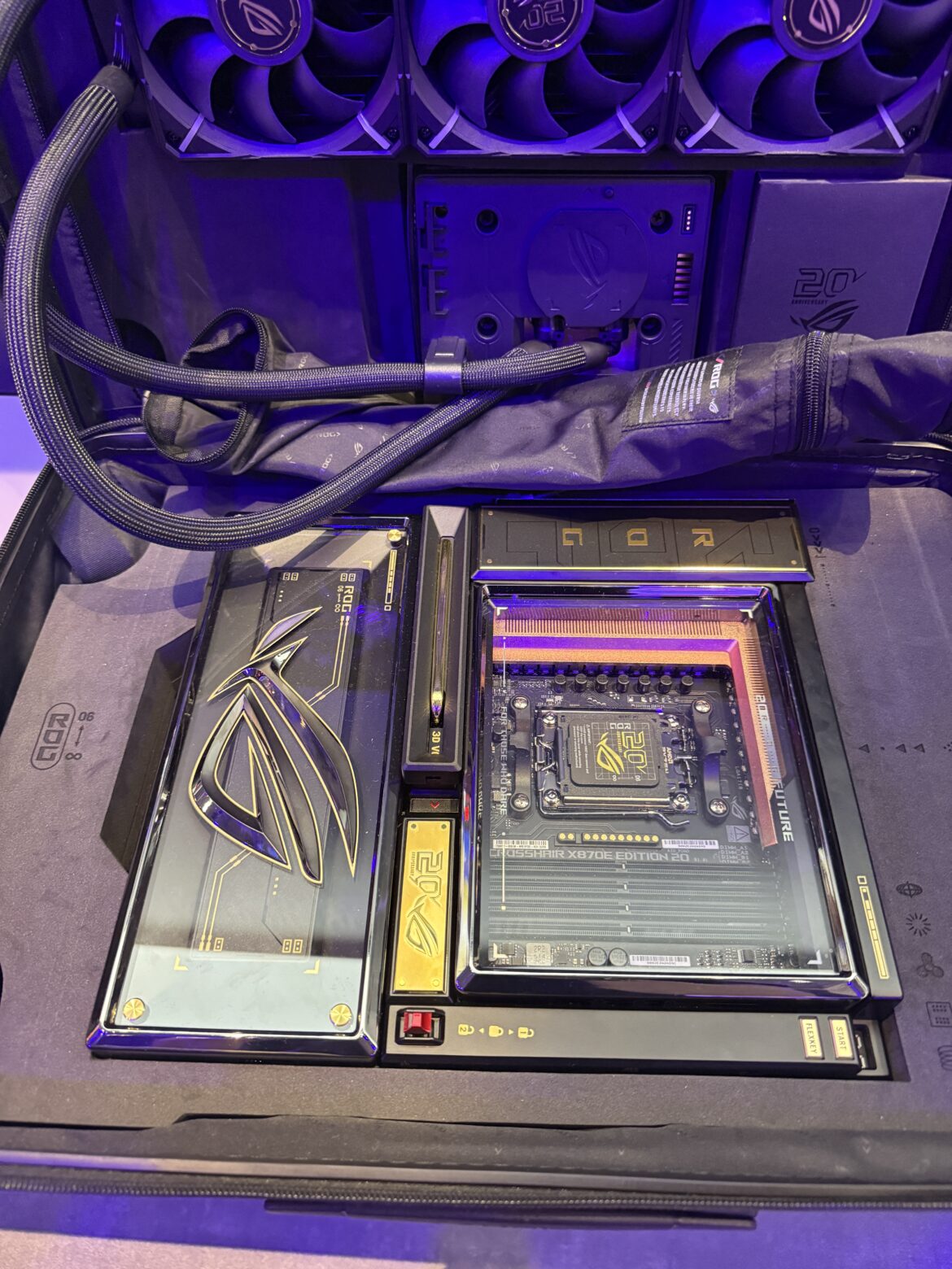20260827_084037319_iOS 20260827 084037319 iOS 20 Jahre ROG: ASUS zeigt auf der Gamescom 2026 die Edition-20-Hardware