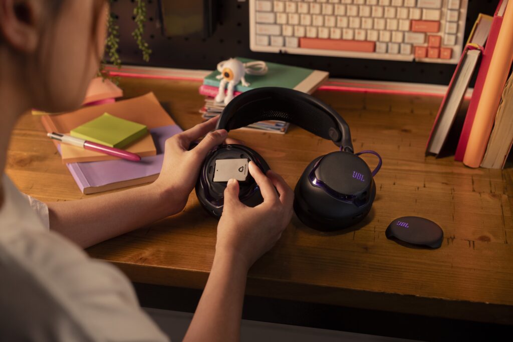 695249 JBL Quantum 850 lifestyle 1 4eceae original 1787136261 GC26 - Produkttest: JBL Quantum 950 - Das Gaming-Headset, welches wir nach der Gamescom absolut nicht mehr absetzen wollten 695249 JBL Quantum 850 lifestyle 1 4eceae original 1787136261 GC26 - Produkttest: JBL Quantum 950 - Das Gaming-Headset, welches wir nach der Gamescom absolut nicht mehr absetzen wollten