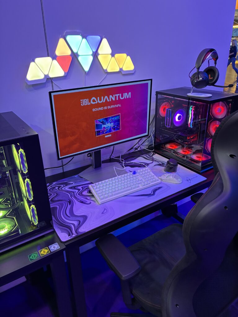IMG 4073 GC26 - Produkttest: JBL Quantum 950 - Das Gaming-Headset, welches wir nach der Gamescom absolut nicht mehr absetzen wollten IMG 4073 GC26 - Produkttest: JBL Quantum 950 - Das Gaming-Headset, welches wir nach der Gamescom absolut nicht mehr absetzen wollten